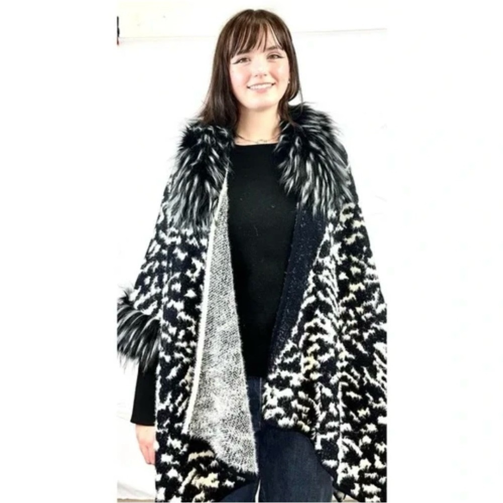 Vintage Black and White Faux Fur Wrap Detachable Fur Collar Size M